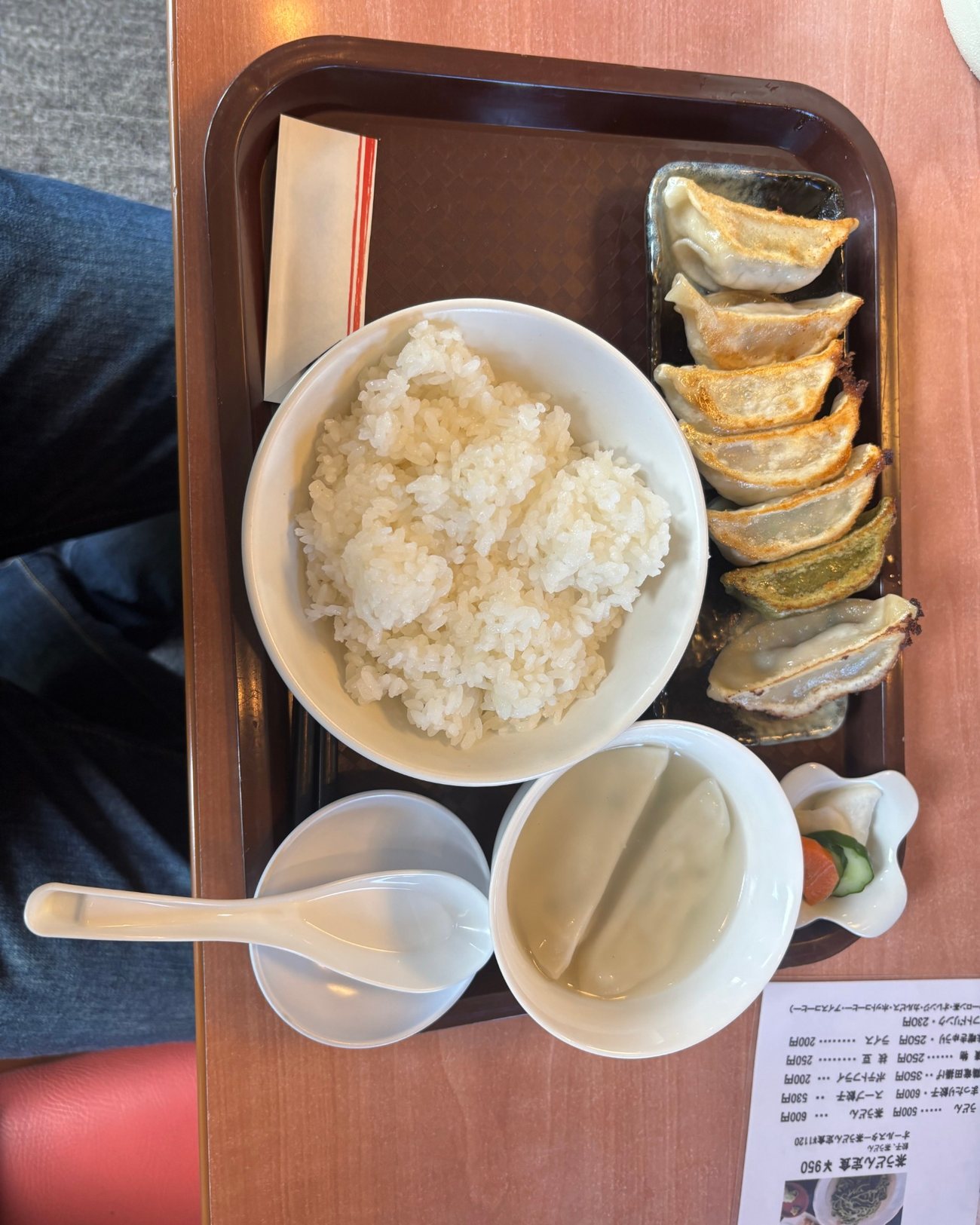 7種類の餃子と水餃子、大盛りご飯のオールスター定食