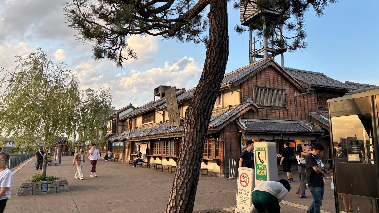 江戸の町並みを再現した羽生PA上り鬼平江戸処