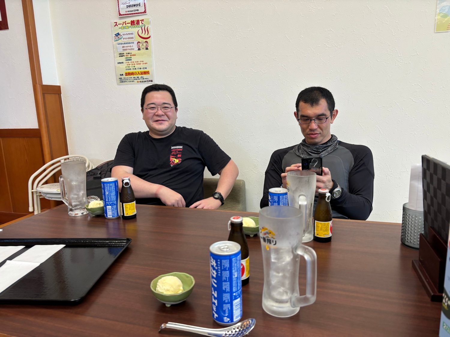 風呂上がりに休憩する仲間