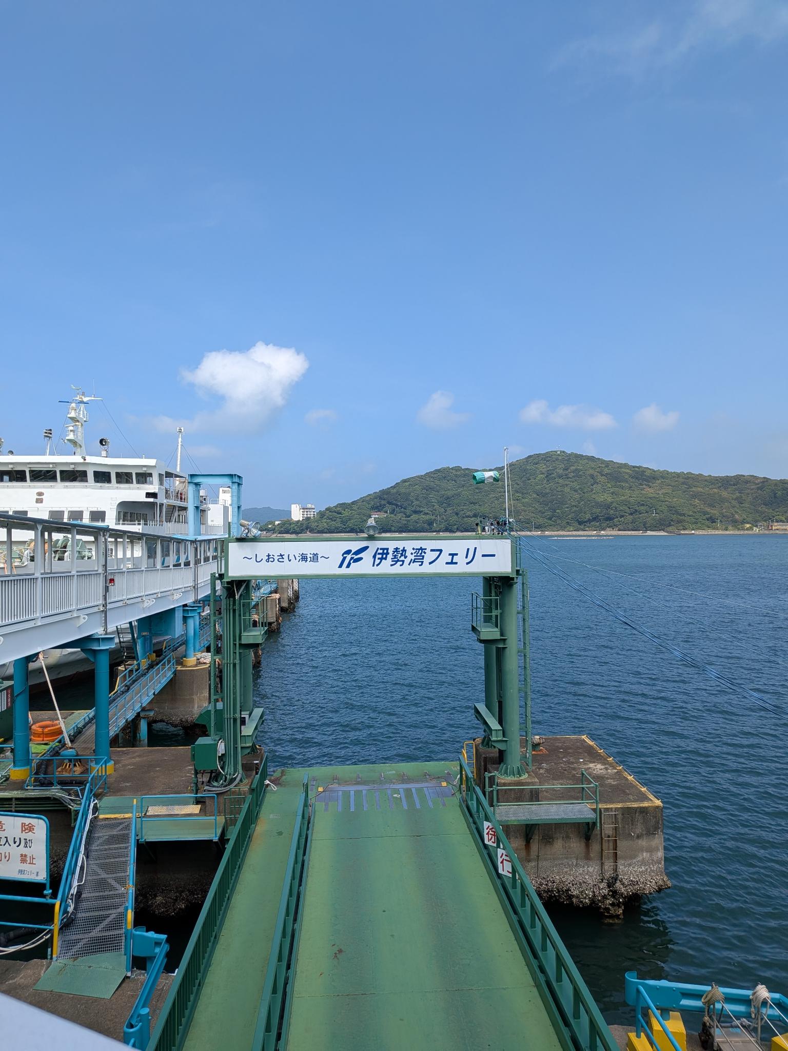 鳥羽港の伊勢湾フェリー乗船口