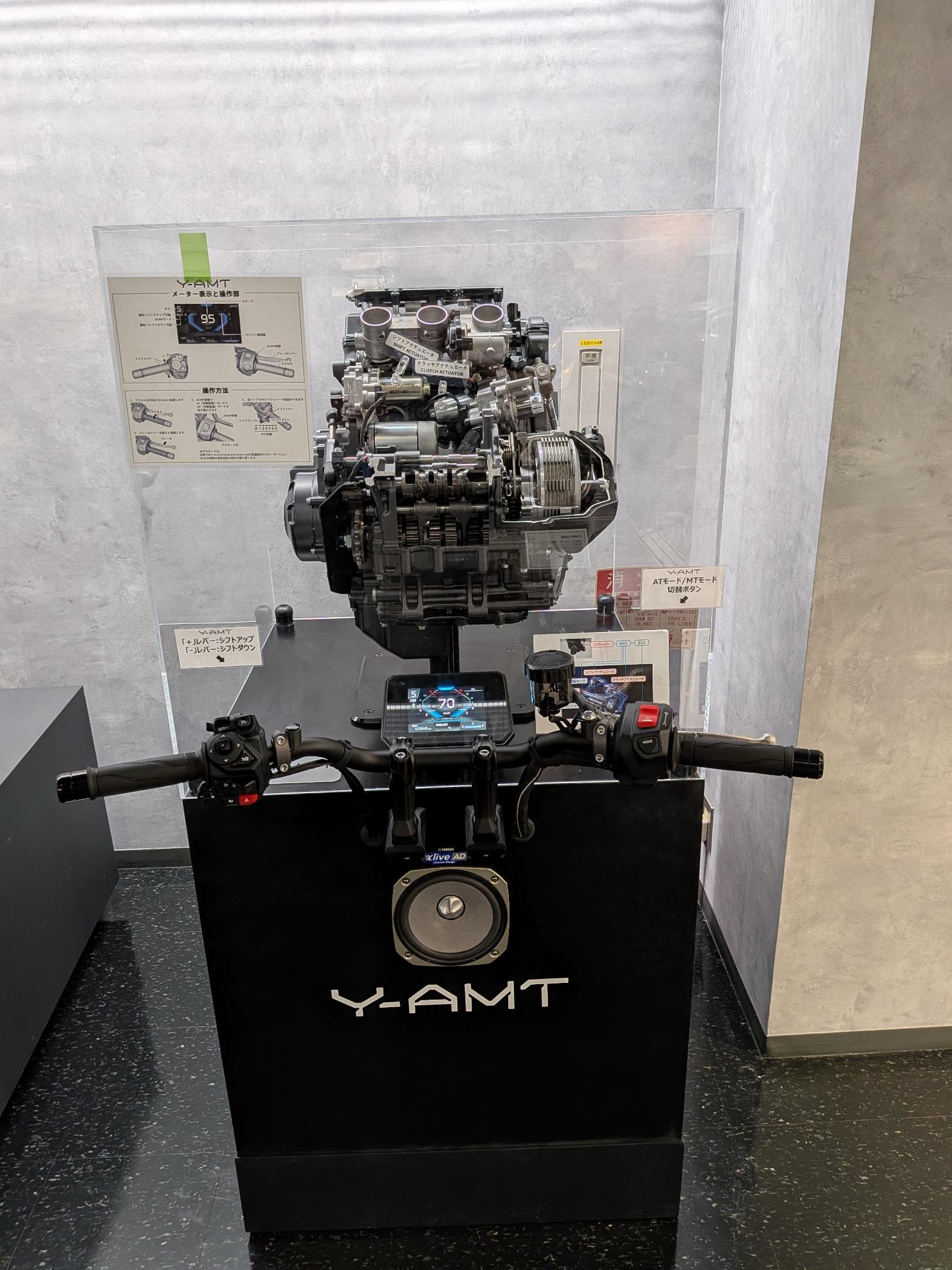 Y-AMTの変速機構と操作展示