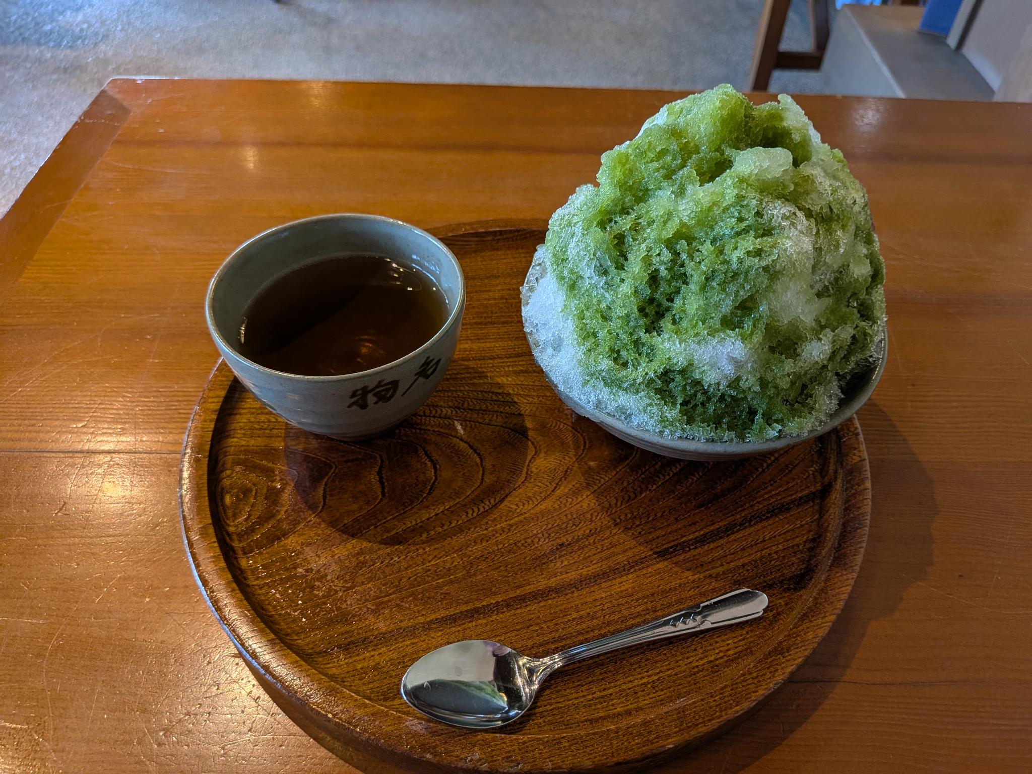 大きく盛られた赤福氷