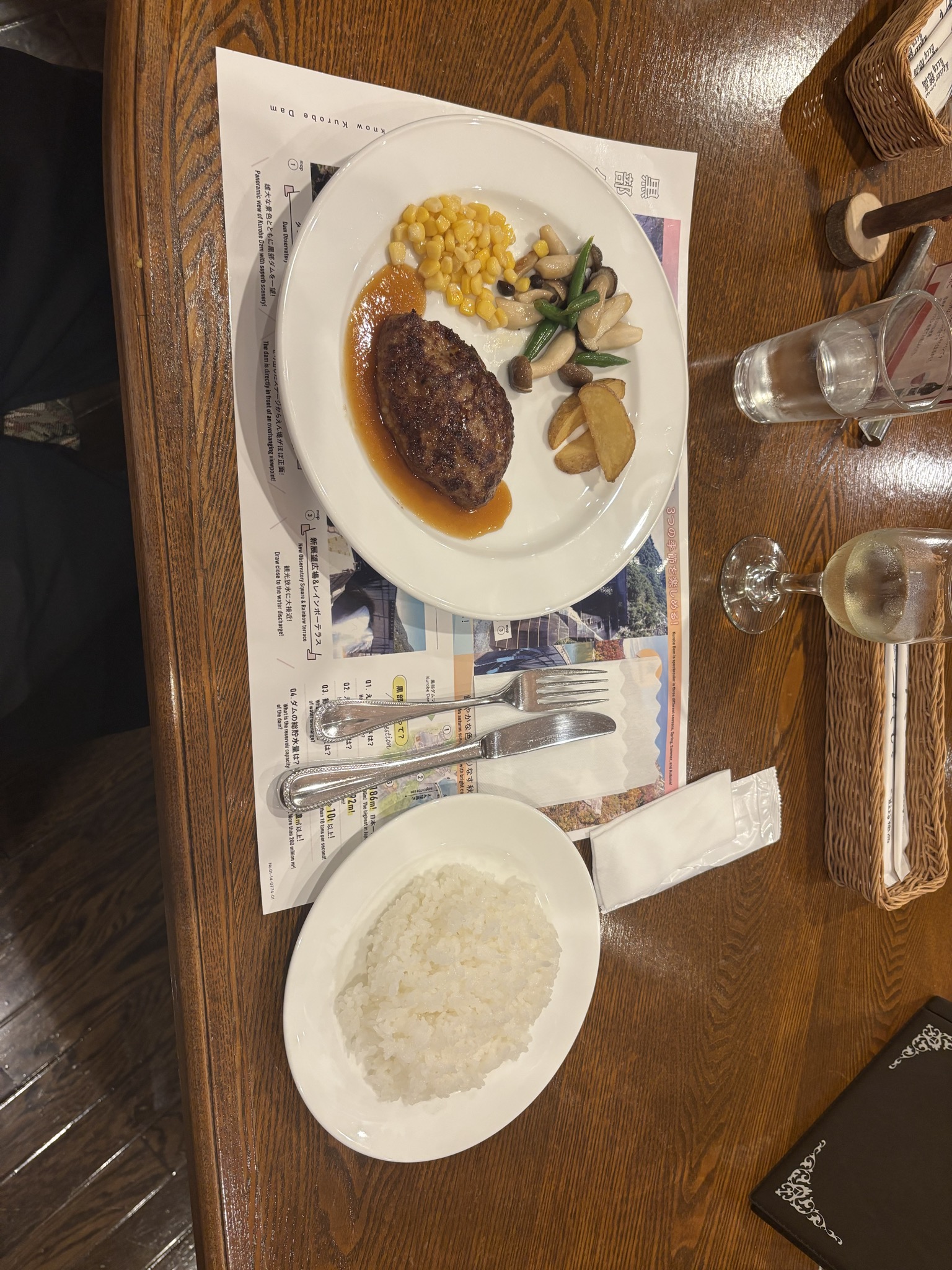 カイザーベルク穂高の夕食のハンバーグ