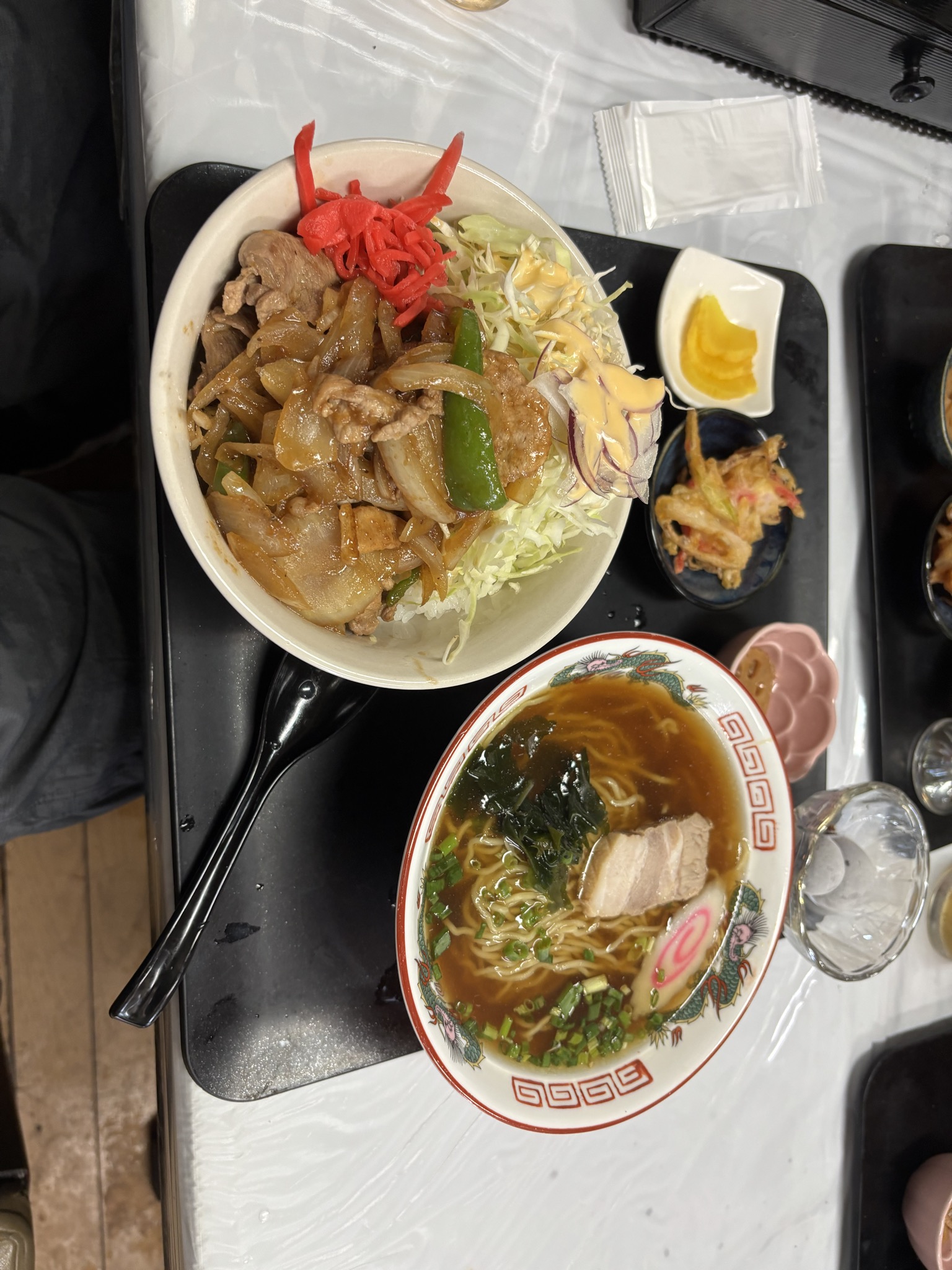 花藤食堂のラーメンセットとしょうが焼き丼